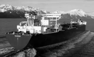 Double hulled, twin screw tanker